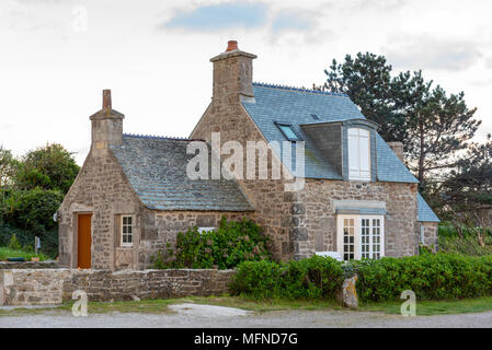 Bella e antica casa di pietra in Normandia, Francia Foto Stock