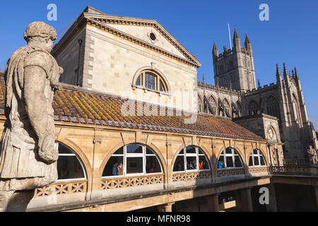 Statua in terme romane di Bath, Somerset, Regno Unito Foto Stock