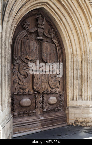 Ingresso principale della chiesa abbaziale di San Pietro e San Paolo, comunemente noto come Abbazia di Bath. Parrocchia anglicana chiesa e monastero benedettino in bagno, Foto Stock