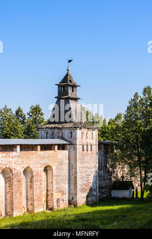 Parete intorno al monastero Borisoglebskiy, Yaroslavl Regione. " Golden ring' della Russia Foto Stock