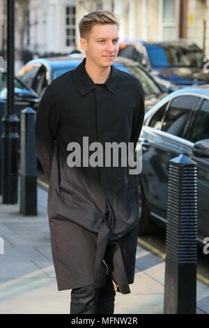 Il cantante George Ezra arrivando alla BBC Radio One studios di eseguire sul Live Lounge - Londra dotata: George Esdra dove: Londra, Regno Unito quando: 26 Mar 2018 Credit: WENN.com Foto Stock