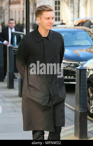 Il cantante George Ezra arrivando alla BBC Radio One studios di eseguire sul Live Lounge - Londra dotata: George Esdra dove: Londra, Regno Unito quando: 26 Mar 2018 Credit: WENN.com Foto Stock