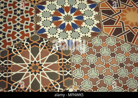 Senza cuciture ornamentali orientali disegno vettoriale. Legare sfondo decorativo con round floreali e geometriche ornamento. Ripetere inwrought mandala di piastrelle. Foto Stock