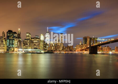 Spettacolare vista dello skyline di Manhattan a New York in Stati Uniti d'America al tramonto Foto Stock