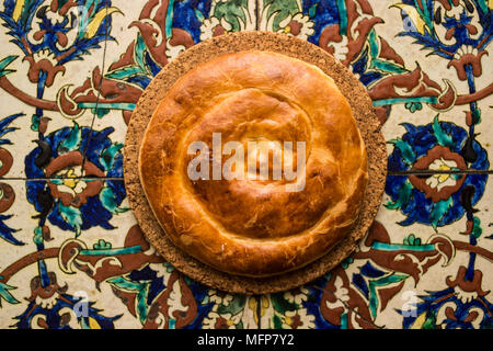 Pane turco Kete su un modello ottomano superficie. (Concetto Backround). Foto Stock