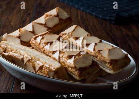 Pasta sfoglia smaltata biscotti italiani sfogliatine. I cibi tradizionali. Foto Stock