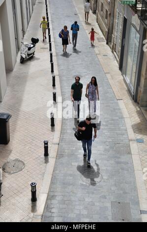 BORDEAUX,FRANCIA-luglio 30, 2017: turisti nel centro della città di Bordeaux Foto Stock