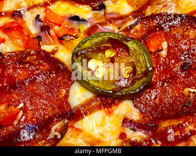 Gustosa e succosa salsiccia per pizza pizza Foto Stock