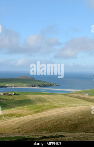 St Ninians Isle e tombolo nelle isole Shetland Foto Stock