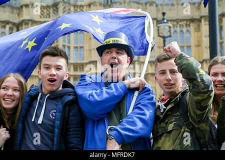 I turisti si unisce anti-Brexit manifestanti fuori casa del Parlamento dotato: atmosfera, vista in cui: Londra, Regno Unito quando: 26 Mar 2018 Credit: Dinendra Haria/WENN Foto Stock