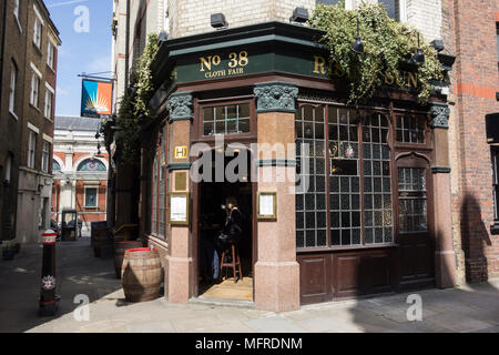 Il Rising Sun, un Samuel Smith casa pubblica sul panno, Fiera di Smithfield, London EC1, Regno Unito Foto Stock