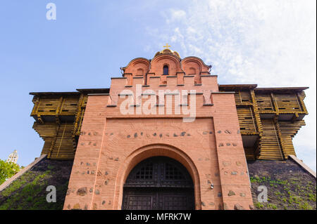 Golden Gates di Kiev, un importante punto di riferimento della Kiev antico e storico gateway nella città antica fortezza, situato nella capitale dell'Ucraina. Foto Stock