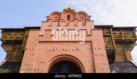 Golden Gates di Kiev, un importante punto di riferimento della Kiev antico e storico gateway nella città antica fortezza, situato nella capitale dell'Ucraina. Foto Stock