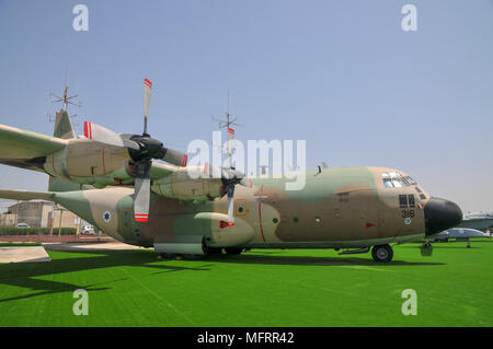 Una forza aerea israeliana (IAF) mostra. C-130 Hercules 100 piano di trasporto a terra Foto Stock