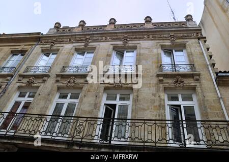 BORDEAUX,FRANCIA-luglio 30, 2017: facciata di edificio a Bordeaux Foto Stock