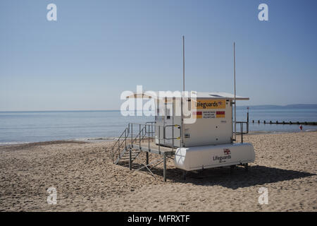 Stazione bagnino sulla spiaggia di Bournemouth Dorset in Inghilterra. Foto Stock