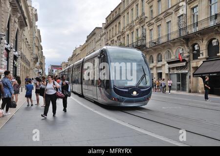 BORDEAUX,FRANCIA-luglio 30, 2017: tram a Bordeaux Foto Stock