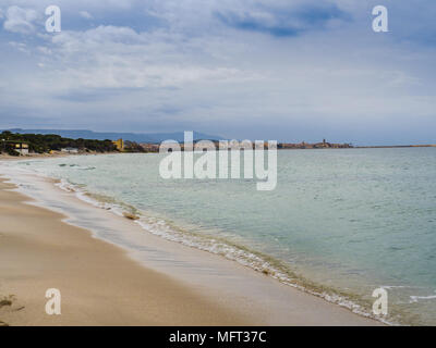 Spiaggia Di Sabbia Vicino Alla Città Di Alghero Sardegna