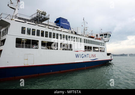 Una vista ravvicinata di 'St fede", un traghetto per auto di proprietà di e gestito da Wight Link tra portsmout e l'Isola di Wight. Foto Stock