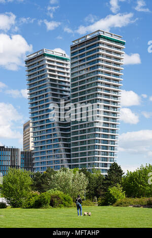 Torre V Praga (arch. Radan Hubička, PSJ investire, 104 m, 30 pater, 3 miliardy Kč), Pankrác, Praha, Česká republika / V Tower, Pankrac district, Praga, Foto Stock