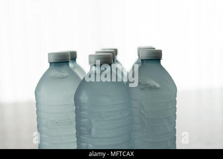 Acqua ghiacciata con condensazione per il rinfresco dopo esercizio Foto Stock