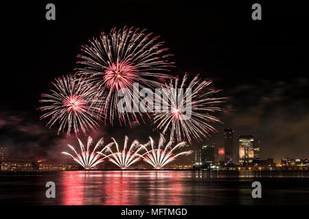 2018 Thunder su Louisville i fuochi d'artificio in Louisville Kentucky Foto Stock