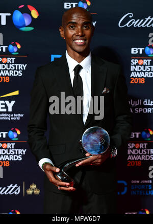 Sir Mo Farah con il contributo straordinario per lo sport Award al BT Sport Industry Awards 2018 tenutasi a Battersea evoluzione nel Parco di Battersea, Londra. Foto Stock