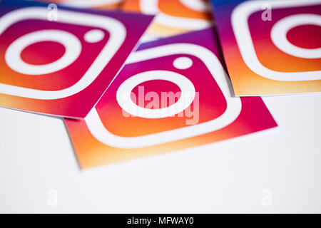 OXFORD, Regno Unito - 17 novembre 2016: una collezione di Instagram logo stampato su carta. Instagram è un popolare social media applicazione per la condivisione di immagine Foto Stock