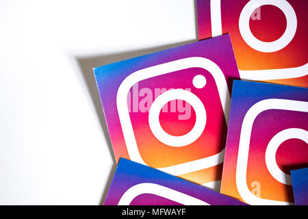 OXFORD, Regno Unito - 17 novembre 2016: una collezione di Instagram logo stampato su carta. Instagram è un popolare social media applicazione per la condivisione di immagine Foto Stock