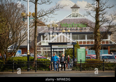 Formby, Borough di Sefton, Merseyside England. villaggio shop Waitrose Foto Stock