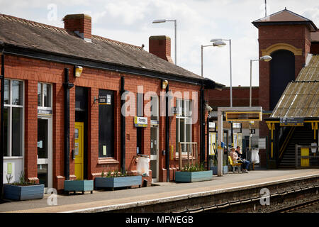 Formby, Borough di Sefton, Merseyside England. Merseyrail stazione ferroviaria Foto Stock
