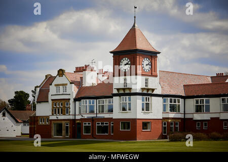 Formby, Borough di Sefton, Merseyside England. Formby Golf Club club house Foto Stock