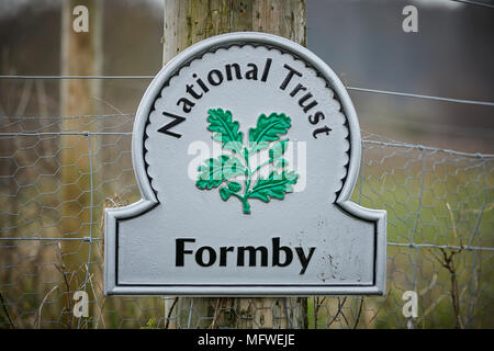 Formby, Borough di Sefton, Merseyside England. Il National Trust segno Foto Stock