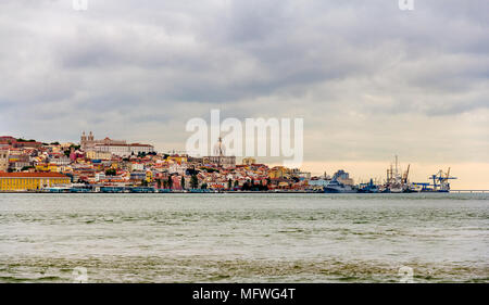 Panorama di Lisbona da Almada - Portogallo Foto Stock