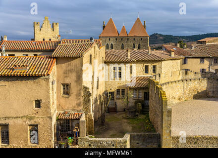 Dentro la città fortificata di Carcassonne - Francia Foto Stock