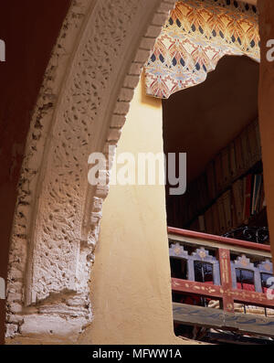 Vista parziale di un arcade Foto Stock