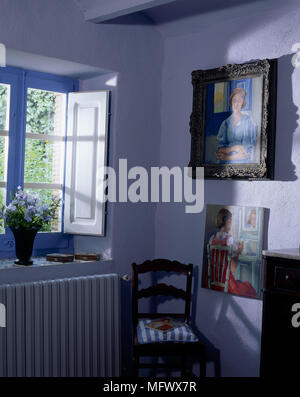 Vista di quadri artistici su una parete Foto Stock