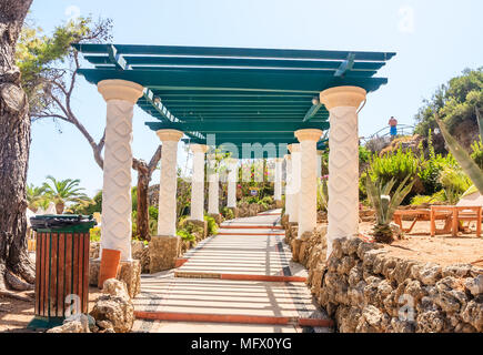 Pergola. Fonti Kallithea (Terme Kalithea). L' isola di Rodi. La Grecia Foto Stock