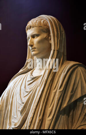 L'imperatore Augusto, una statua risalente al I secolo A.C. La raccolta del Palazzo Massimo / Museo Nazionale Romano. Roma, Italia Foto Stock