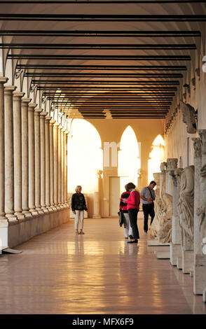 Michelangelo per il chiostro, dove possiamo vedere più di 400 opere d'arte. Terme di Diocleziano (Terme di Diocleziano). Roma, Italia Foto Stock