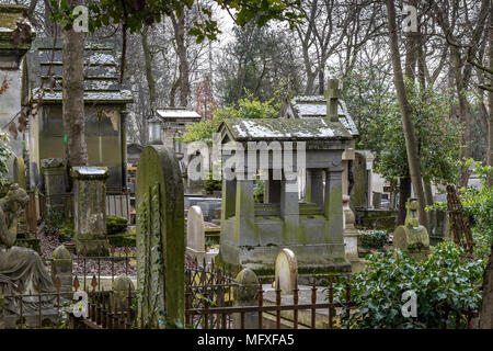 Cimitero di Père Lachaise, il più grande cimitero di Parigi, situato nel 20th ° arrondissement , la necropoli più visitata del mondo. Parigi, Francia Foto Stock