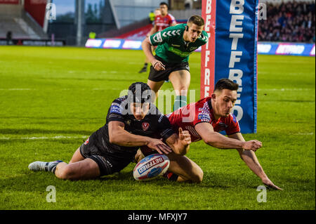 Manchester, Regno Unito. Il 26 aprile 2018 , AJ Bell Stadium, Manchester, Inghilterra; Betfred Super League Rugby, Round 13, Salford Red Devils v St Helens ; Jonny Lomax di St Helens va oltre il n. Provare a credito: News immagini /Alamy Live News Foto Stock