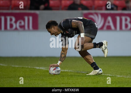 Manchester, Regno Unito. Sant Helens del Ben Barba punteggi a provare il 26 aprile 2018 , AJ Bell Stadium, Manchester, Inghilterra; Betfred Super League Rugby, Round 13, Salford Red Devils v St Helens ; credito: News immagini /Alamy Live News Foto Stock