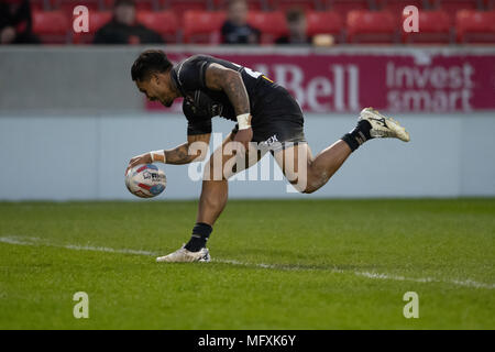 Manchester, Regno Unito. Sant Helens del Ben Barba punteggi a provare il 26 aprile 2018 , AJ Bell Stadium, Manchester, Inghilterra; Betfred Super League Rugby, Round 13, Salford Red Devils v St Helens ; credito: News immagini /Alamy Live News Foto Stock