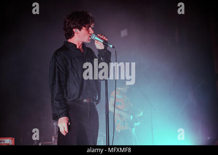 Kentish Town, Londra, UK, 26 aprile 2018, coste sul loro tour del Regno Unito, Chris Caines di UK rock band coste a l'O2 Forum Kentish Town, Credito: Richard Soans/Alamy Live News Foto Stock