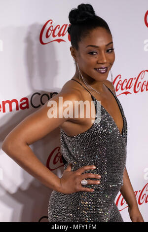 Tiffany Haddish passeggiate il tappeto rosso prima di ricevere la stella femmina del Premio di domani l'ultima notte di CinemaCon 2018 all'interno del Caesars Palace a Las Vegas NV. Foto Stock