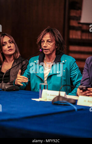 L'Italia. 26 apr, 2018. Presentazione e Conferenza Stampa del Concertone 1° Maggio di p.zza S: Giovanni a Viale Mazzini sede RAI di Roma/Gianna Nannini@danielafranceschelliPH/PacificPressAgency conferenza stampa del concertone del 1 maggio di piazza San Giovanni eseguita nella sede Rai di Viale Mazzini. Credito: Daniela Franceschelli/Pacific Press/Alamy Live News Foto Stock