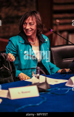 L'Italia. 26 apr, 2018. Presentazione e Conferenza Stampa del Concertone 1° Maggio di p.zza S: Giovanni a Viale Mazzini sede RAI di Roma/Gianna Nannini@danielafranceschelliPH/PacificPressAgency conferenza stampa del concertone del 1 maggio di piazza San Giovanni eseguita nella sede Rai di Viale Mazzini. Credito: Daniela Franceschelli/Pacific Press/Alamy Live News Foto Stock