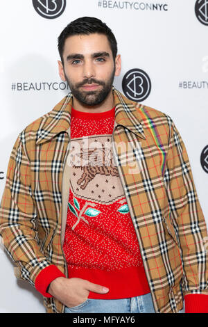 NEW YORK, NY - 21 aprile: Phillip Picardi assiste Beautycon Festival 2018 di NYC - Giorno 1 presso il Jacob Javits Center il 21 aprile 2018 a New York City. Foto Stock