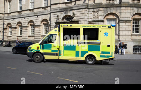 South Western Ambulance servizio ambulanza di emergenza su chiamata in Inghilterra Bath Regno Unito Foto Stock